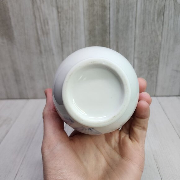 Vintage Japanese Hand Painted Porcelain Vase Floral Design White 7.25'' Tall - Picture 6 of 8